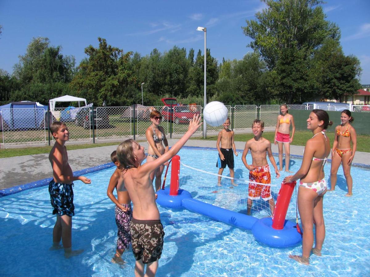 Naturexpert Mobilhazak-fuered Camping *
