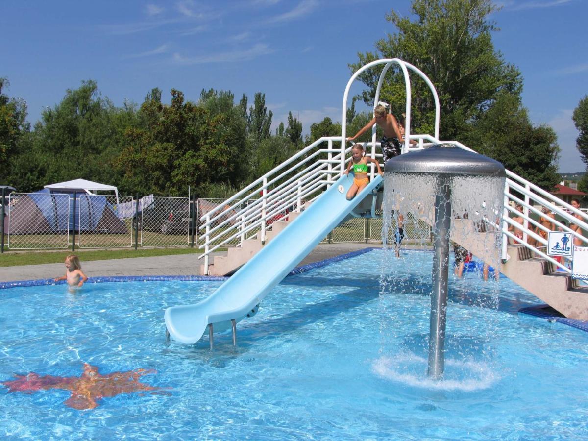 Camping Naturexpert Mobilhazak-fuered
